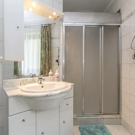 Gundi Ripper Apartment *