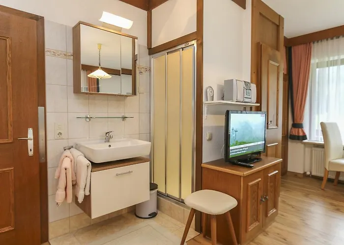 Gundi Ripper ザールバッハ・ヒンターグレム